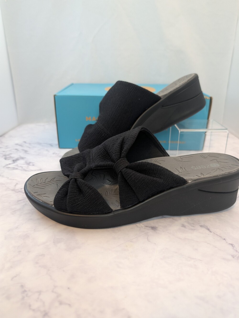 Bzees Smile II Womens Wedge Sandals Sz 10 Wide Black